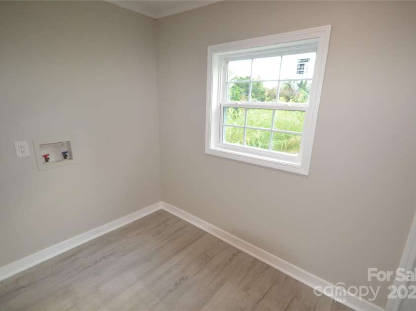 605 Center Street, Lenoir, NC 28645.  MLS# CAR4295520, YatesRealty ID 34258. 