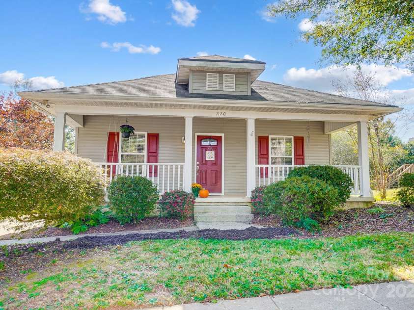 220 6th Street, Belmont, NC 28012.  MLS# CAR4194682, YatesRealty ID 3426. 