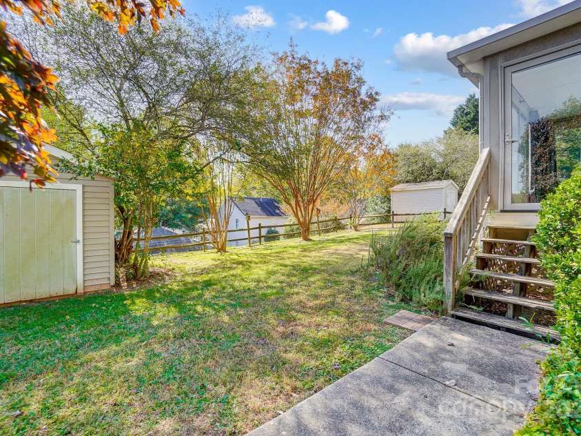 220 6th Street, Belmont, NC 28012.  MLS# CAR4194682, YatesRealty ID 3426. 