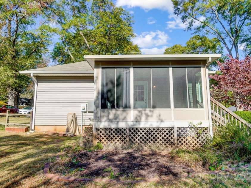 220 6th Street, Belmont, NC 28012.  MLS# CAR4194682, YatesRealty ID 3426. 