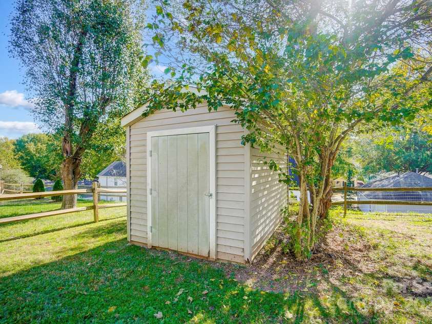 220 6th Street, Belmont, NC 28012.  MLS# CAR4194682, YatesRealty ID 3426. 