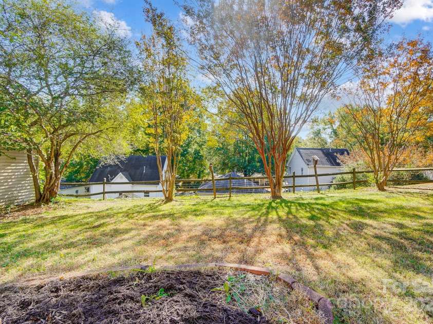 220 6th Street, Belmont, NC 28012.  MLS# CAR4194682, YatesRealty ID 3426. 