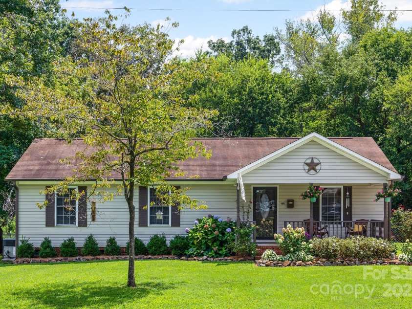 44 6th Street, York, SC 29745.  MLS# CAR4291178, YatesRealty ID 34260. 