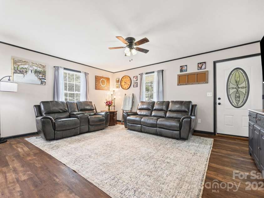 44 6th Street, York, SC 29745.  MLS# CAR4291178, YatesRealty ID 34260. 