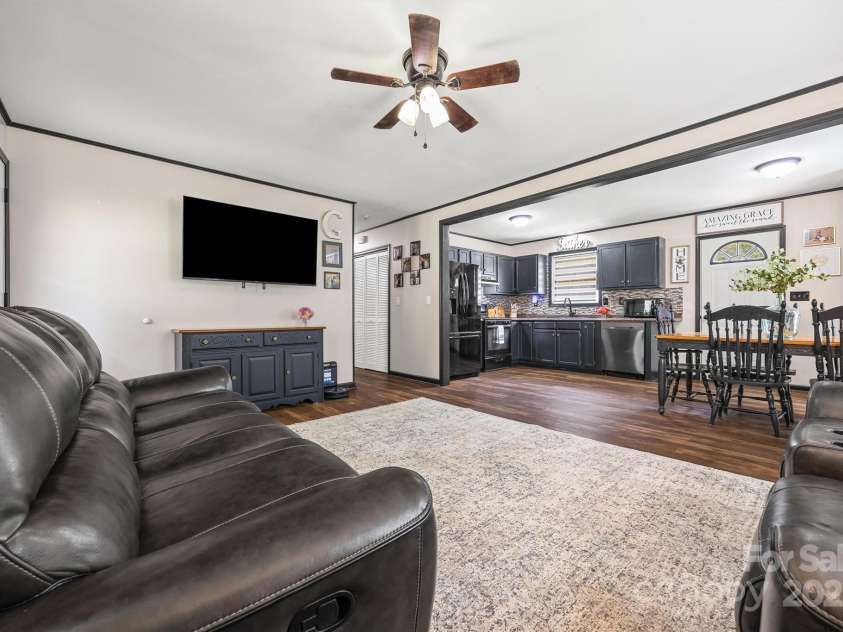 44 6th Street, York, SC 29745.  MLS# CAR4291178, YatesRealty ID 34260. 