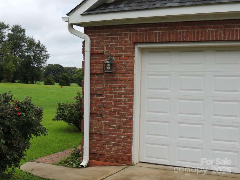 154 Edley Toney Road, Ellenboro, NC 28040.  MLS# CAR4292009, YatesRealty ID 34261. Brickwork Detail