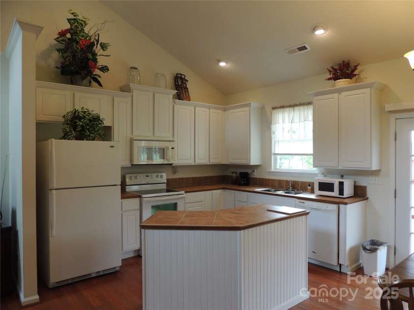 154 Edley Toney Road, Ellenboro, NC 28040.  MLS# CAR4292009, YatesRealty ID 34261. Kitchen