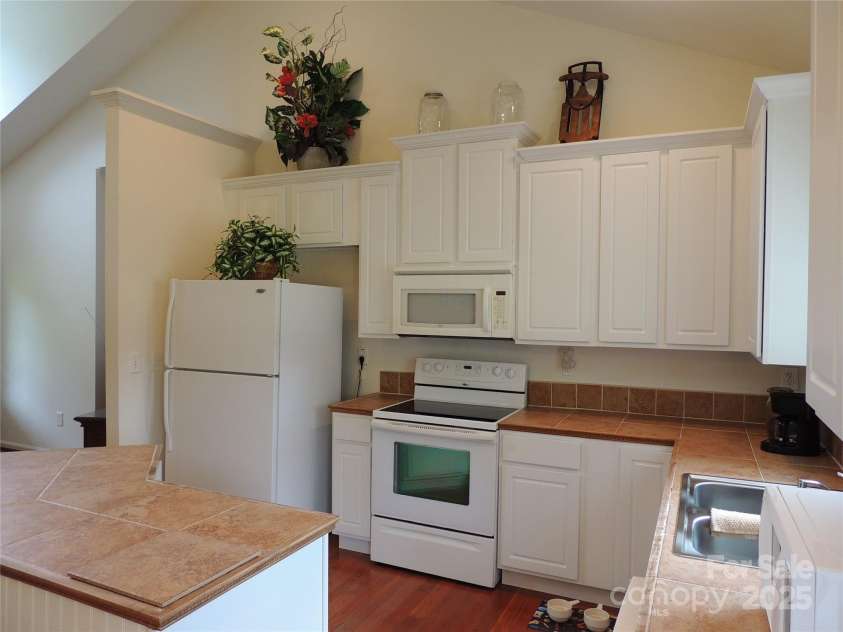 154 Edley Toney Road, Ellenboro, NC 28040.  MLS# CAR4292009, YatesRealty ID 34261. Kitchen