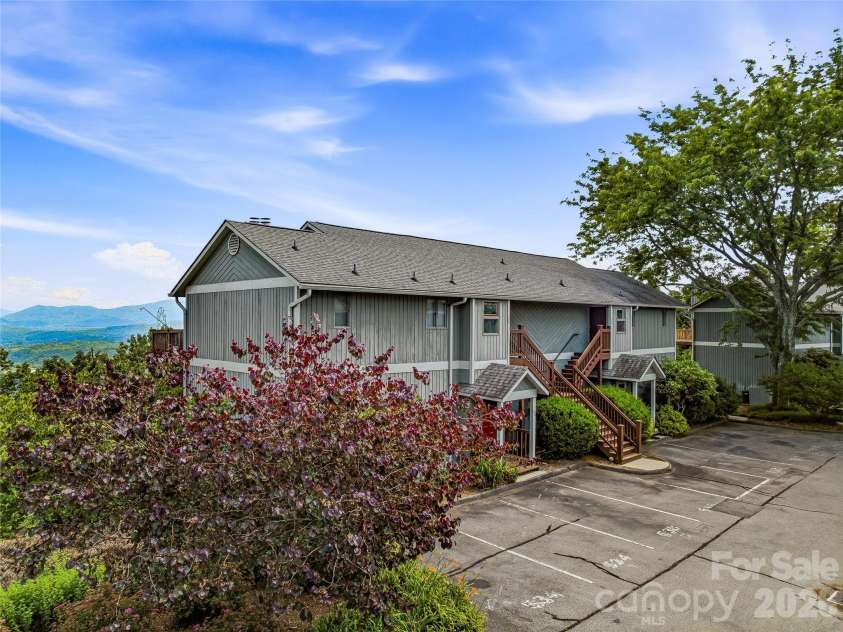 536 Windswept Drive, Asheville, NC 28801.  MLS# CAR4388603, YatesRealty ID 34261. 