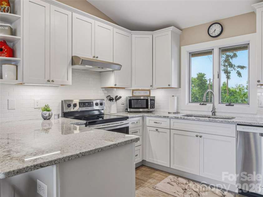 536 Windswept Drive, Asheville, NC 28801.  MLS# CAR4388603, YatesRealty ID 34261. 
