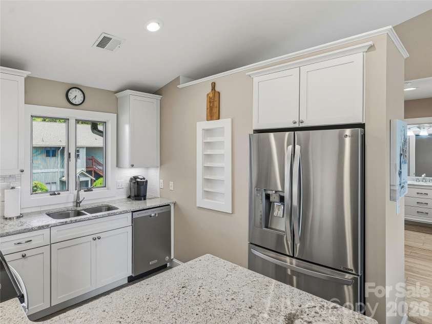 536 Windswept Drive, Asheville, NC 28801.  MLS# CAR4388603, YatesRealty ID 34261. 