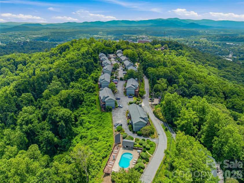 536 Windswept Drive, Asheville, NC 28801.  MLS# CAR4388603, YatesRealty ID 34261. 