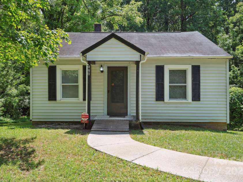 672 Old Salisbury Road, Statesville, NC 28677.  MLS# CAR4277387, YatesRealty ID 34262. Charming, 2 Bedroom, 1 Bath Home located on .45 acre lot with NO HOA!