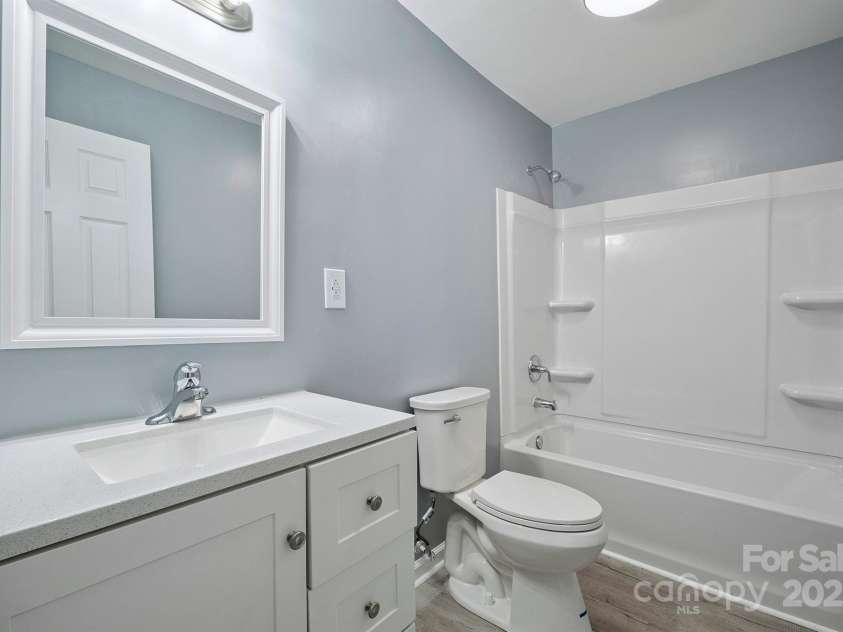672 Old Salisbury Road, Statesville, NC 28677.  MLS# CAR4277387, YatesRealty ID 34262. Renovated Full Bath with tub/shower & LVP floors!