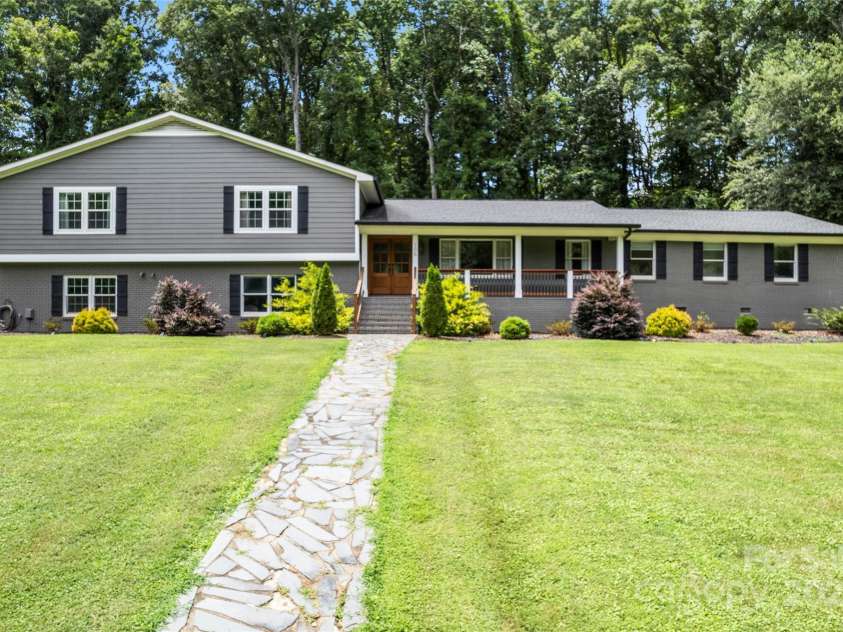 106 Brookmeade Drive, Statesville, NC 28625.  MLS# CAR4281679, YatesRealty ID 34263. 