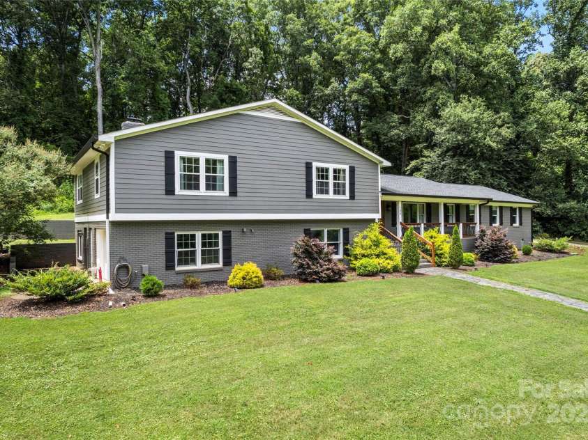 106 Brookmeade Drive, Statesville, NC 28625.  MLS# CAR4281679, YatesRealty ID 34263. 