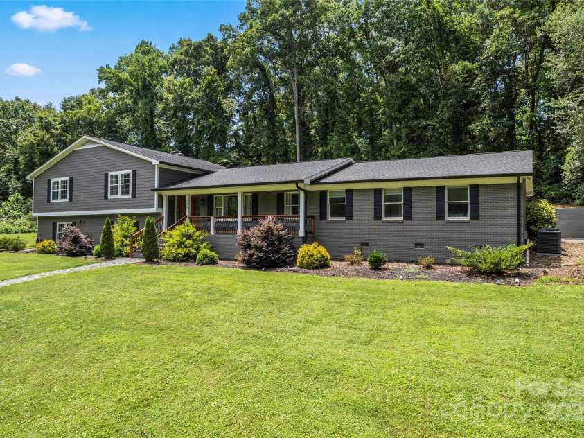 106 Brookmeade Drive, Statesville, NC 28625.  MLS# CAR4281679, YatesRealty ID 34263. 