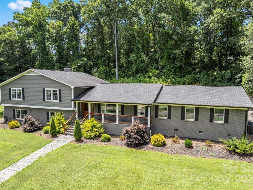 106 Brookmeade Drive, Statesville, NC 28625.  MLS# CAR4281679, YatesRealty ID 34263. 