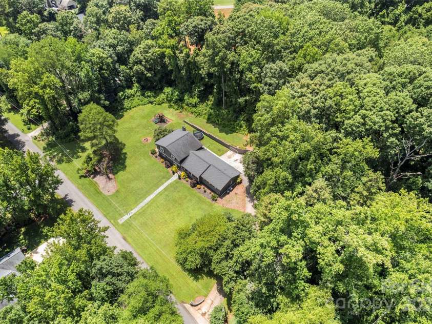 106 Brookmeade Drive, Statesville, NC 28625.  MLS# CAR4281679, YatesRealty ID 34263. 