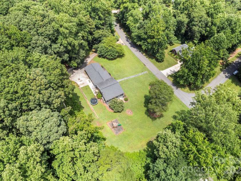 106 Brookmeade Drive, Statesville, NC 28625.  MLS# CAR4281679, YatesRealty ID 34263. 