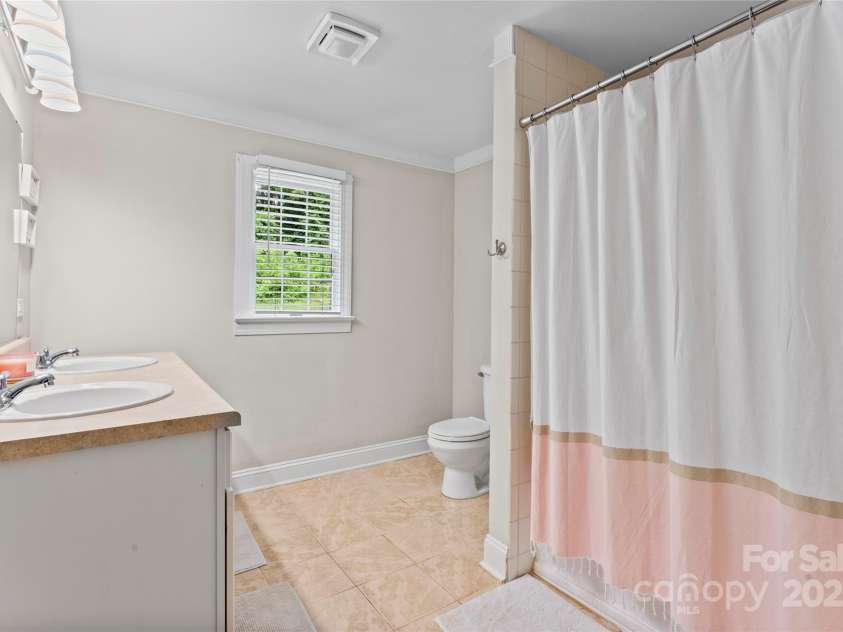 106 Brookmeade Drive, Statesville, NC 28625.  MLS# CAR4281679, YatesRealty ID 34263. 