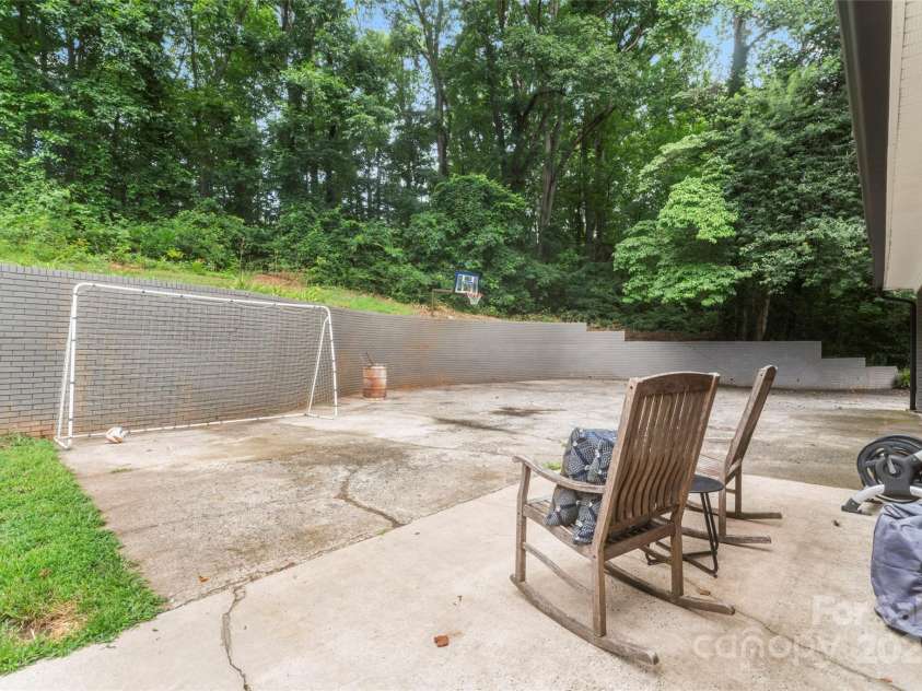 106 Brookmeade Drive, Statesville, NC 28625.  MLS# CAR4281679, YatesRealty ID 34263. 