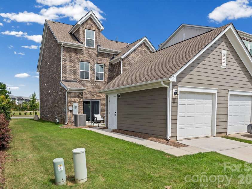11451 Red Rust Lane, Charlotte, NC 28277.  MLS# CAR4416474, YatesRealty ID 34263. 