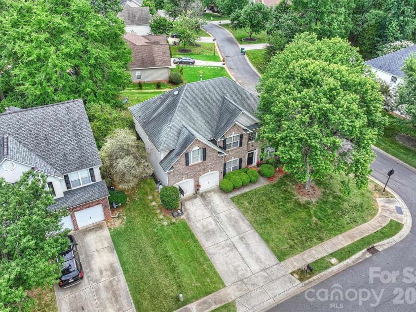 9318 Autumn Applause Drive, Charlotte, NC 28277.  MLS# CAR4393545, YatesRealty ID 34265. 