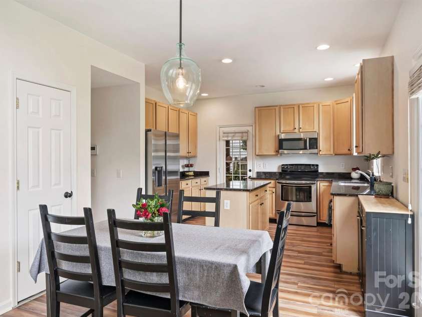 9318 Autumn Applause Drive, Charlotte, NC 28277.  MLS# CAR4393545, YatesRealty ID 34265. 