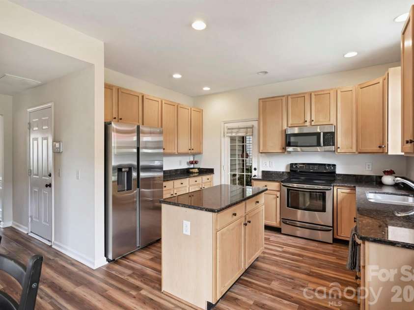 9318 Autumn Applause Drive, Charlotte, NC 28277.  MLS# CAR4393545, YatesRealty ID 34265. 