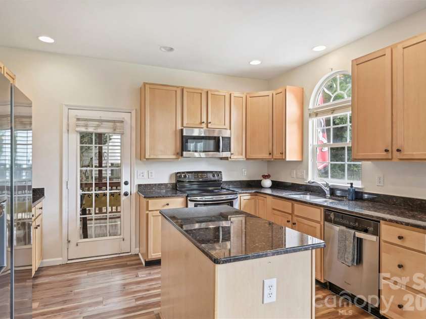 9318 Autumn Applause Drive, Charlotte, NC 28277.  MLS# CAR4393545, YatesRealty ID 34265. 