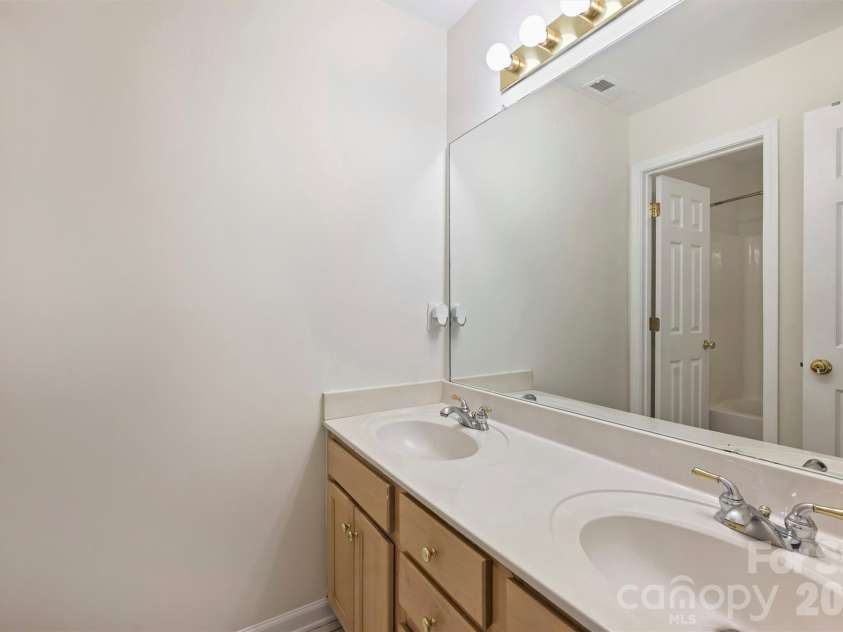 9318 Autumn Applause Drive, Charlotte, NC 28277.  MLS# CAR4393545, YatesRealty ID 34265. 