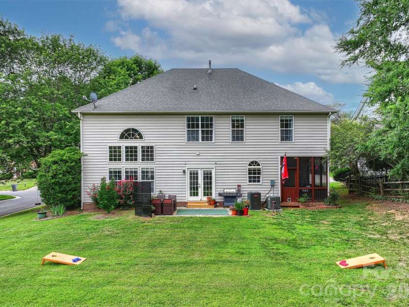 9318 Autumn Applause Drive, Charlotte, NC 28277.  MLS# CAR4393545, YatesRealty ID 34265. 