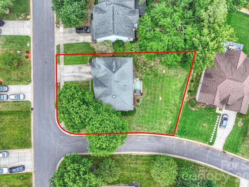 9318 Autumn Applause Drive, Charlotte, NC 28277.  MLS# CAR4393545, YatesRealty ID 34265. 