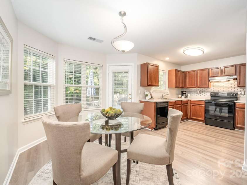 4317 Springhaven Drive, Charlotte, NC 28269.  MLS# CAR4270772, YatesRealty ID 34266. Dining Area
