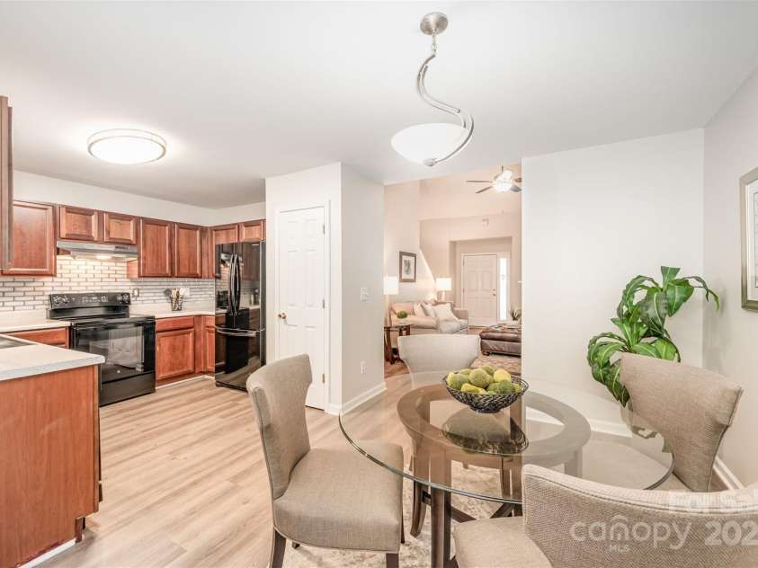 4317 Springhaven Drive, Charlotte, NC 28269.  MLS# CAR4270772, YatesRealty ID 34266. Dining Area