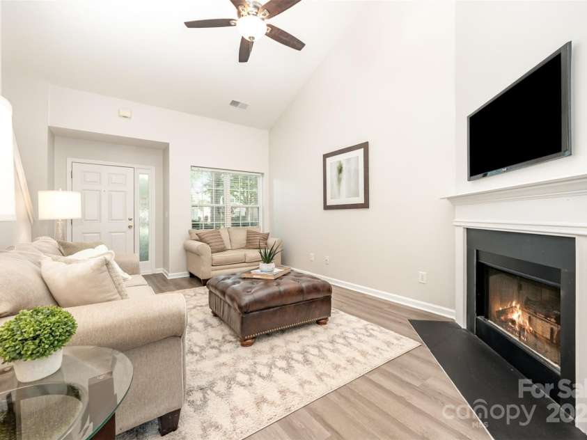 4317 Springhaven Drive, Charlotte, NC 28269.  MLS# CAR4270772, YatesRealty ID 34266. Great Room