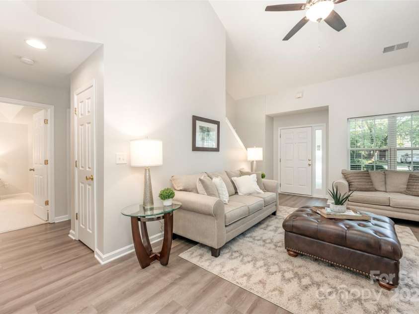 4317 Springhaven Drive, Charlotte, NC 28269.  MLS# CAR4270772, YatesRealty ID 34266. Great Room