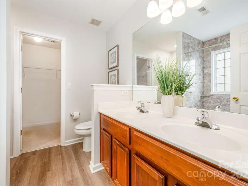 4317 Springhaven Drive, Charlotte, NC 28269.  MLS# CAR4270772, YatesRealty ID 34266. Main Level Primary Bath