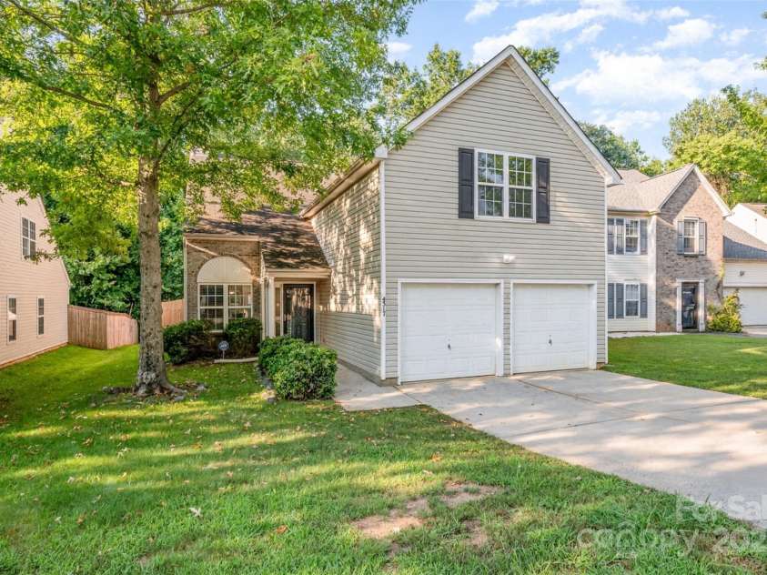 4317 Springhaven Drive, Charlotte, NC 28269.  MLS# CAR4270772, YatesRealty ID 34266. Welcome Home!