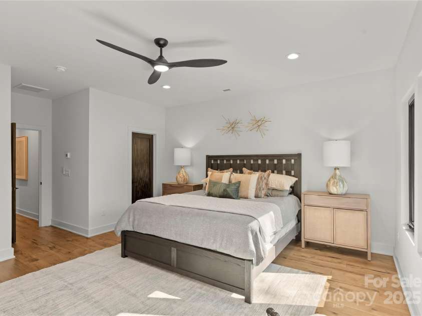 5520 Chedworth Drive, Charlotte, NC 28210.  MLS# CAR4222654, YatesRealty ID 34268. 