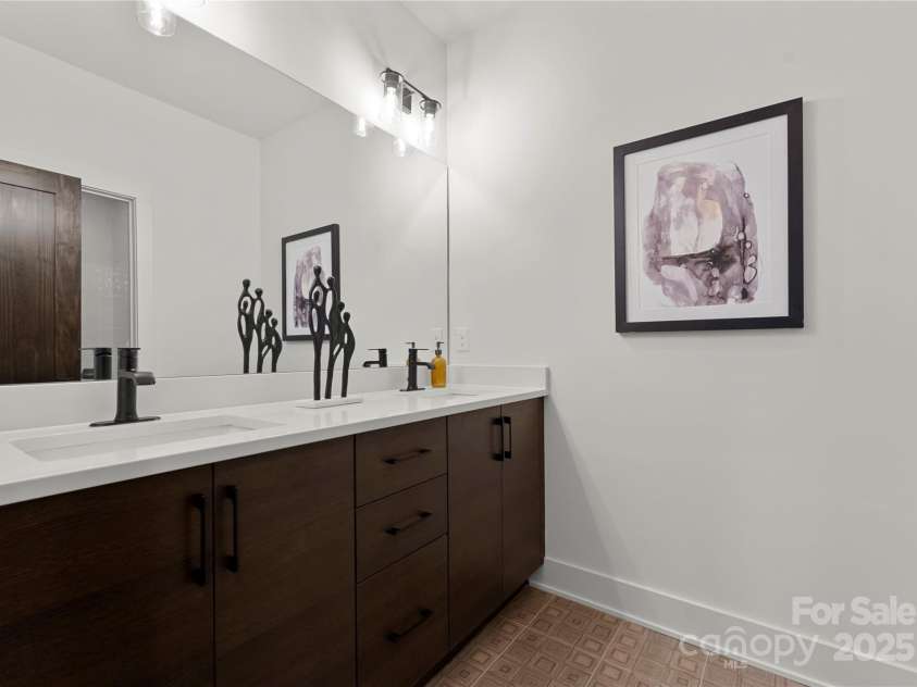 5520 Chedworth Drive, Charlotte, NC 28210.  MLS# CAR4222654, YatesRealty ID 34268. 