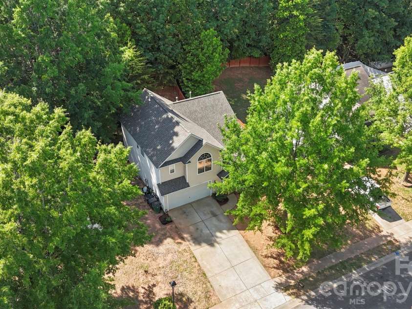 7923 Shiny Meadow Lane, Charlotte, NC 28215.  MLS# CAR4383016, YatesRealty ID 34268. 