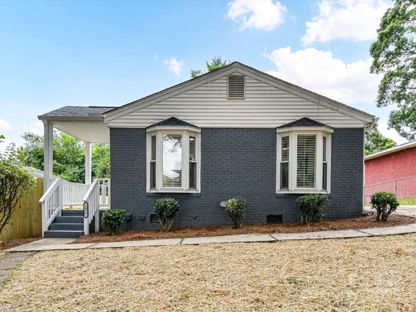 2017 Brewton Drive, Charlotte, NC 28206.  MLS# CAR4265702, YatesRealty ID 34269. 