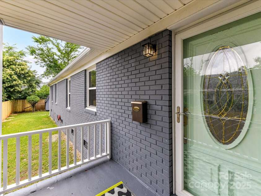 2017 Brewton Drive, Charlotte, NC 28206.  MLS# CAR4265702, YatesRealty ID 34269. 