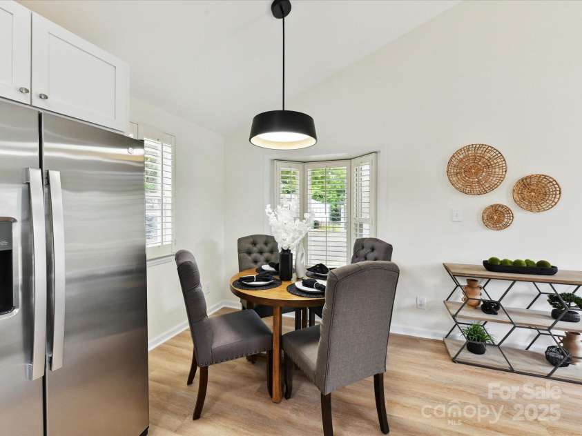 2017 Brewton Drive, Charlotte, NC 28206.  MLS# CAR4265702, YatesRealty ID 34269. Breakfast area
