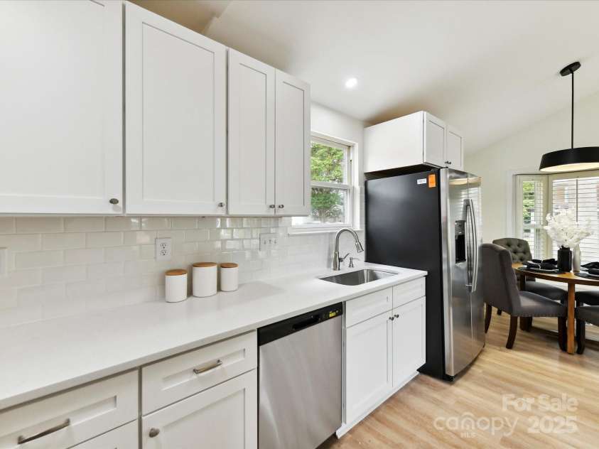 2017 Brewton Drive, Charlotte, NC 28206.  MLS# CAR4265702, YatesRealty ID 34269. Kitchen