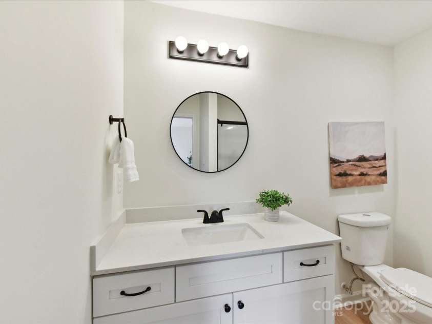 2017 Brewton Drive, Charlotte, NC 28206.  MLS# CAR4265702, YatesRealty ID 34269. Primary bath