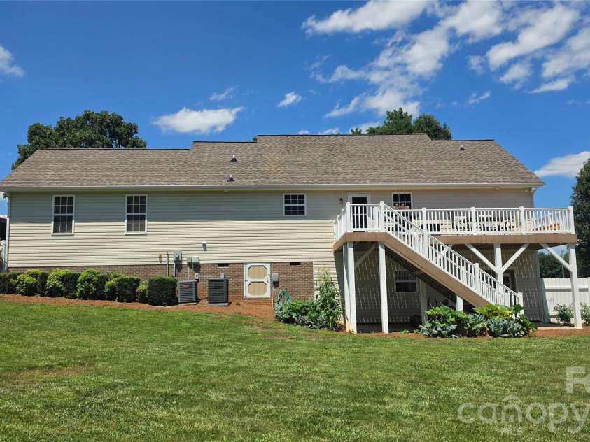 731 Jennings Road, Statesville, NC 28625.  MLS# CAR4393890, YatesRealty ID 34269. 
