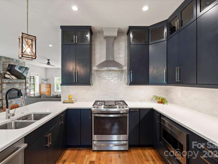 152 Joyner Avenue, Asheville, NC 28806.  MLS# CAR4302558, YatesRealty ID 3427. 